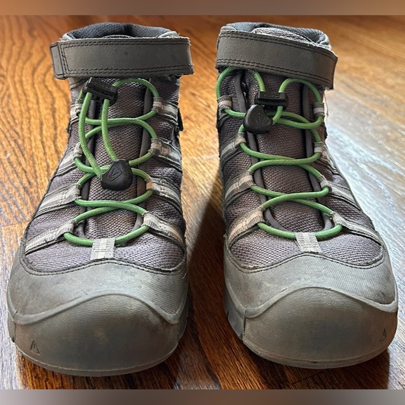 371. Kids KEEN Waterproof Gray Hiking Boots - Picture 9 of 16